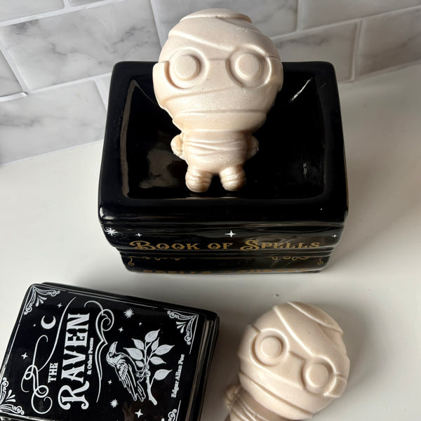 Halloween wax melts- mummy that bleeds when in melts